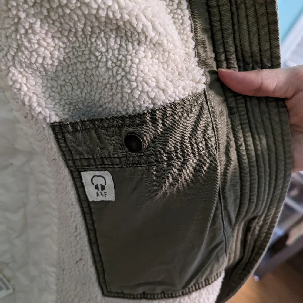 Abercrombie and Fitch fleeced jacket - Picture 4 of 7